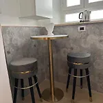 Апартаменты At The Coliseum